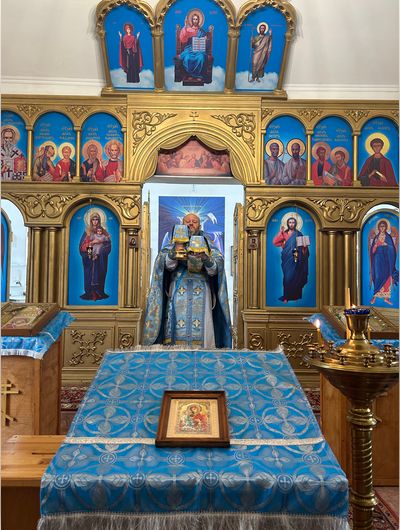 День памяти иконы Божией Матери, именуемой "Троеручица"